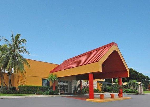 Clarion Fort Myers Exterior photo