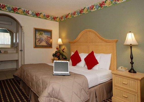 Clarion Fort Myers Room photo